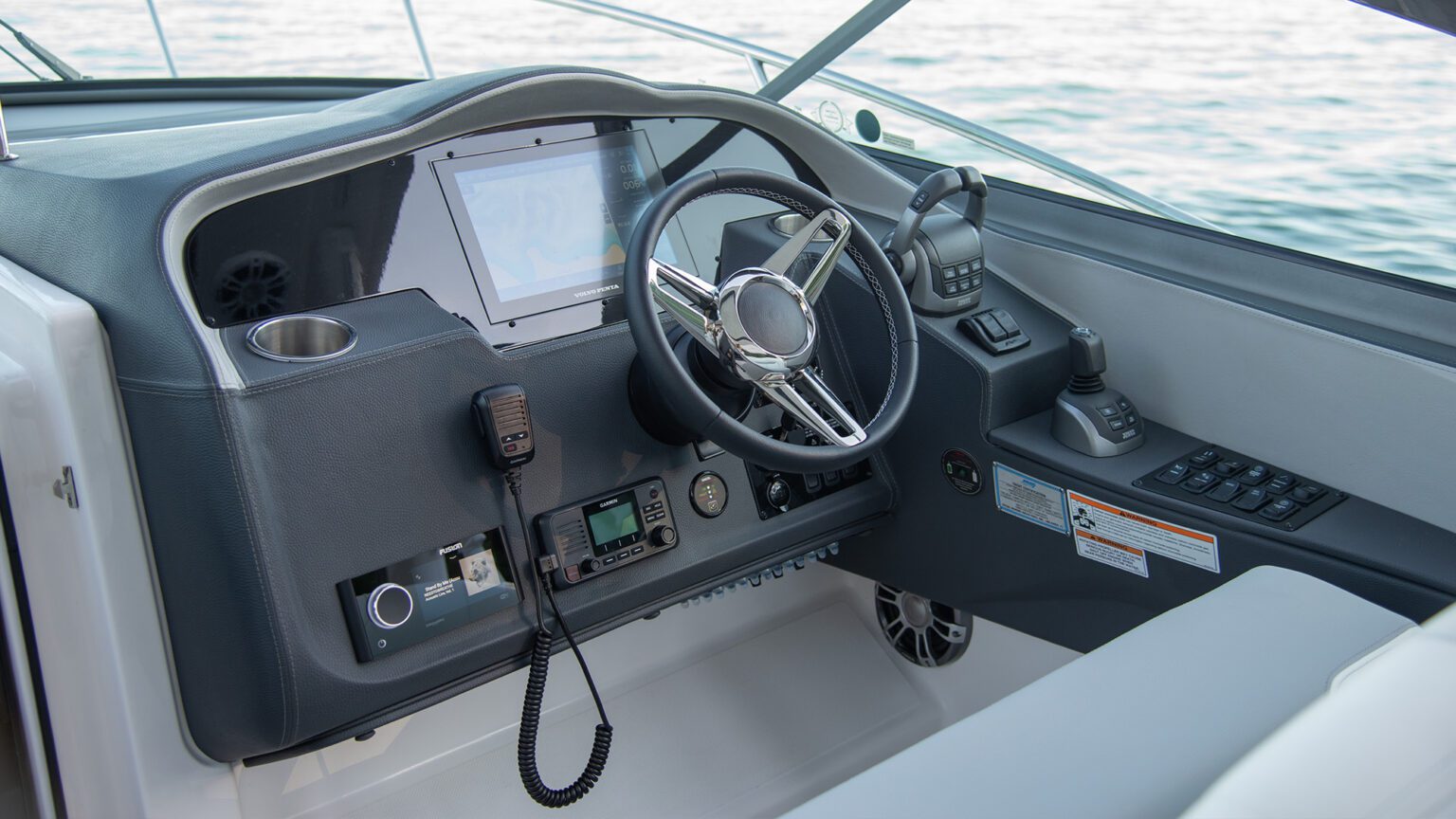 33Express-Helm-Feature-1536×864