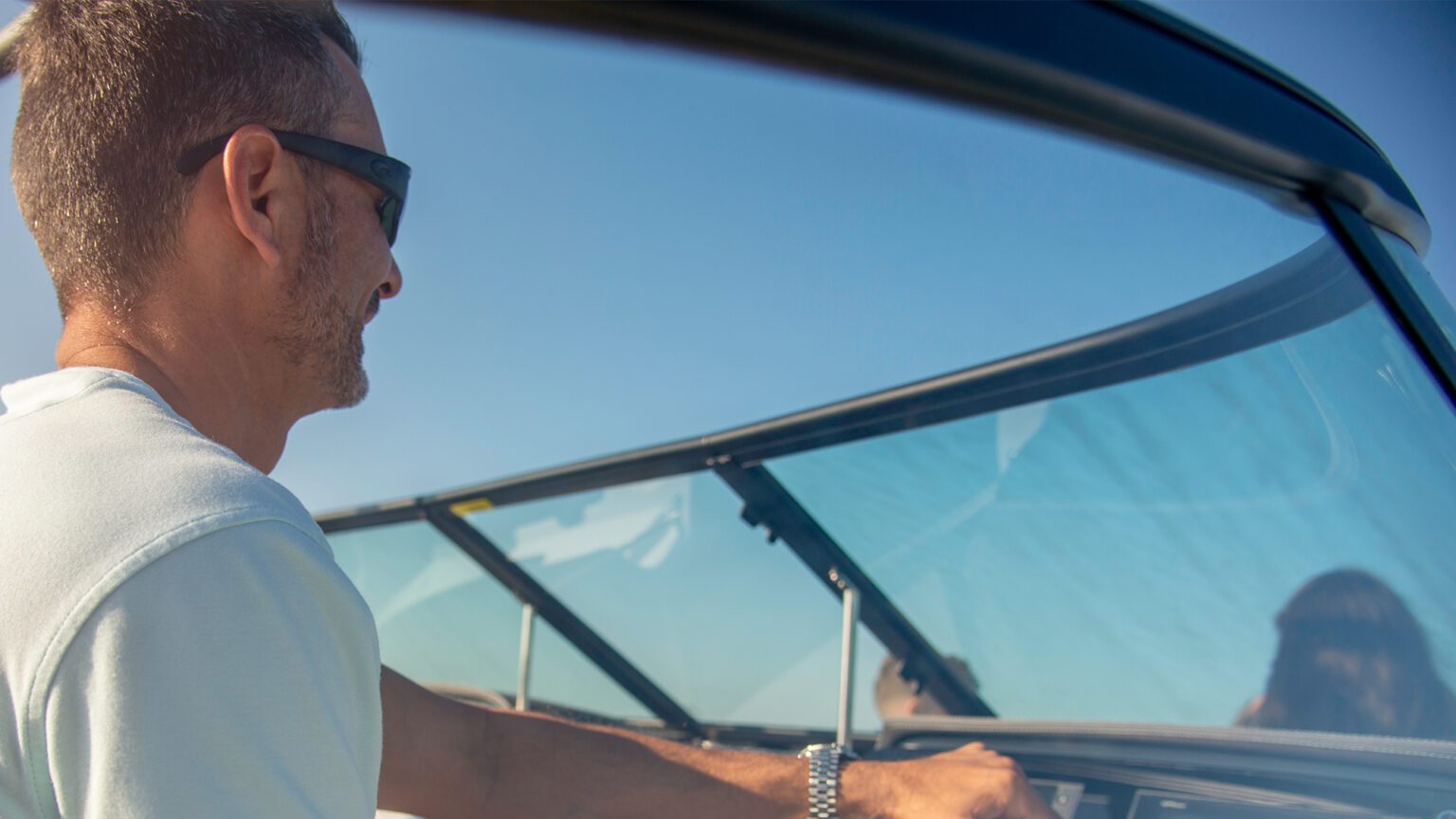 CurvedWindshield-1536×864