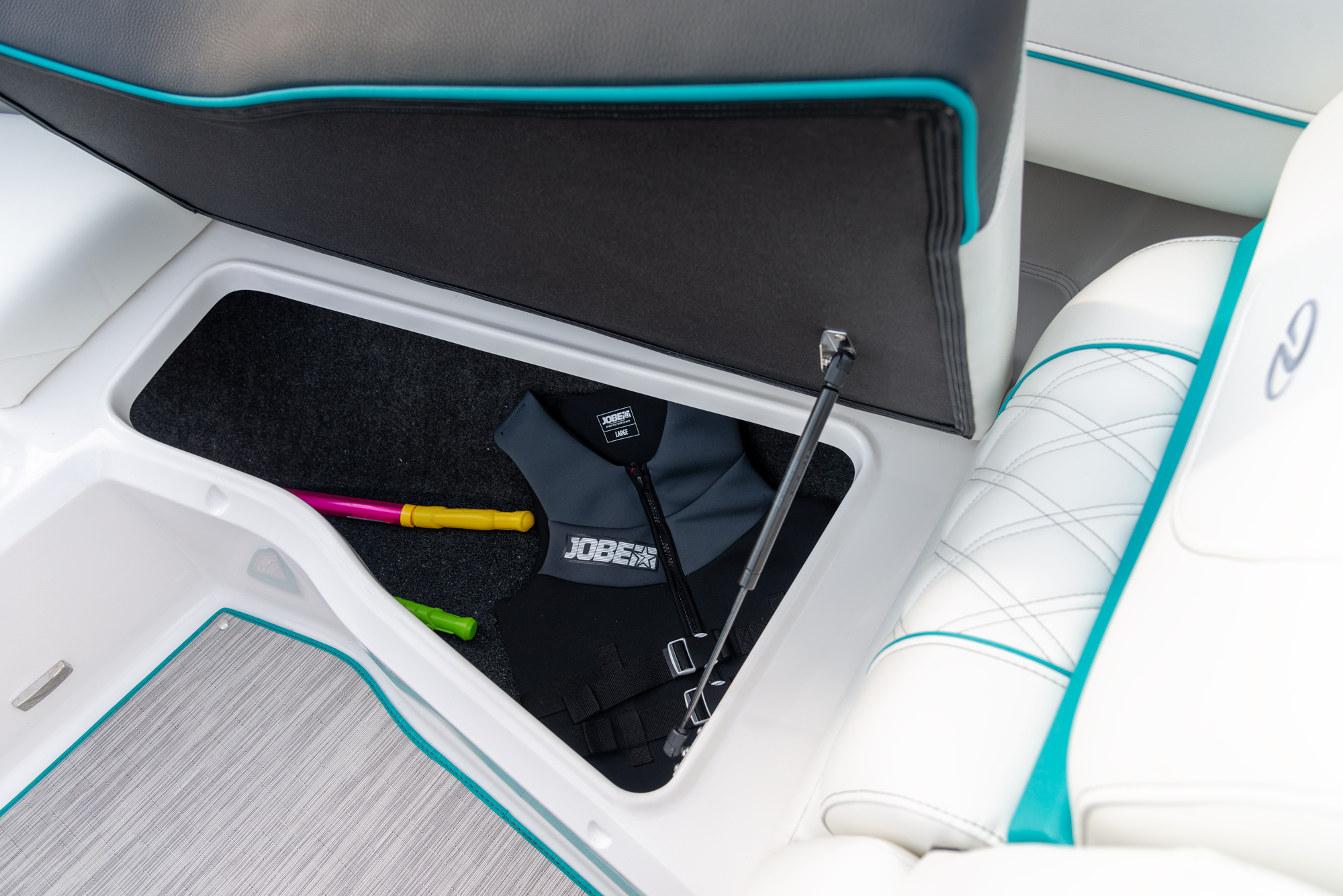 LS4_inset_19_3564-2k