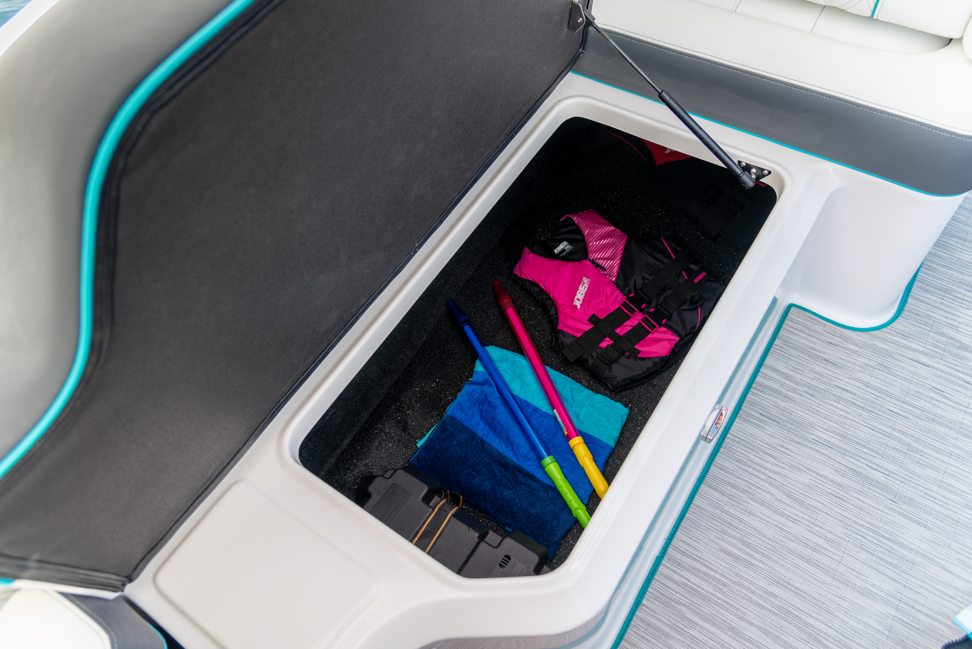 LS4_inset_19_3658-2k