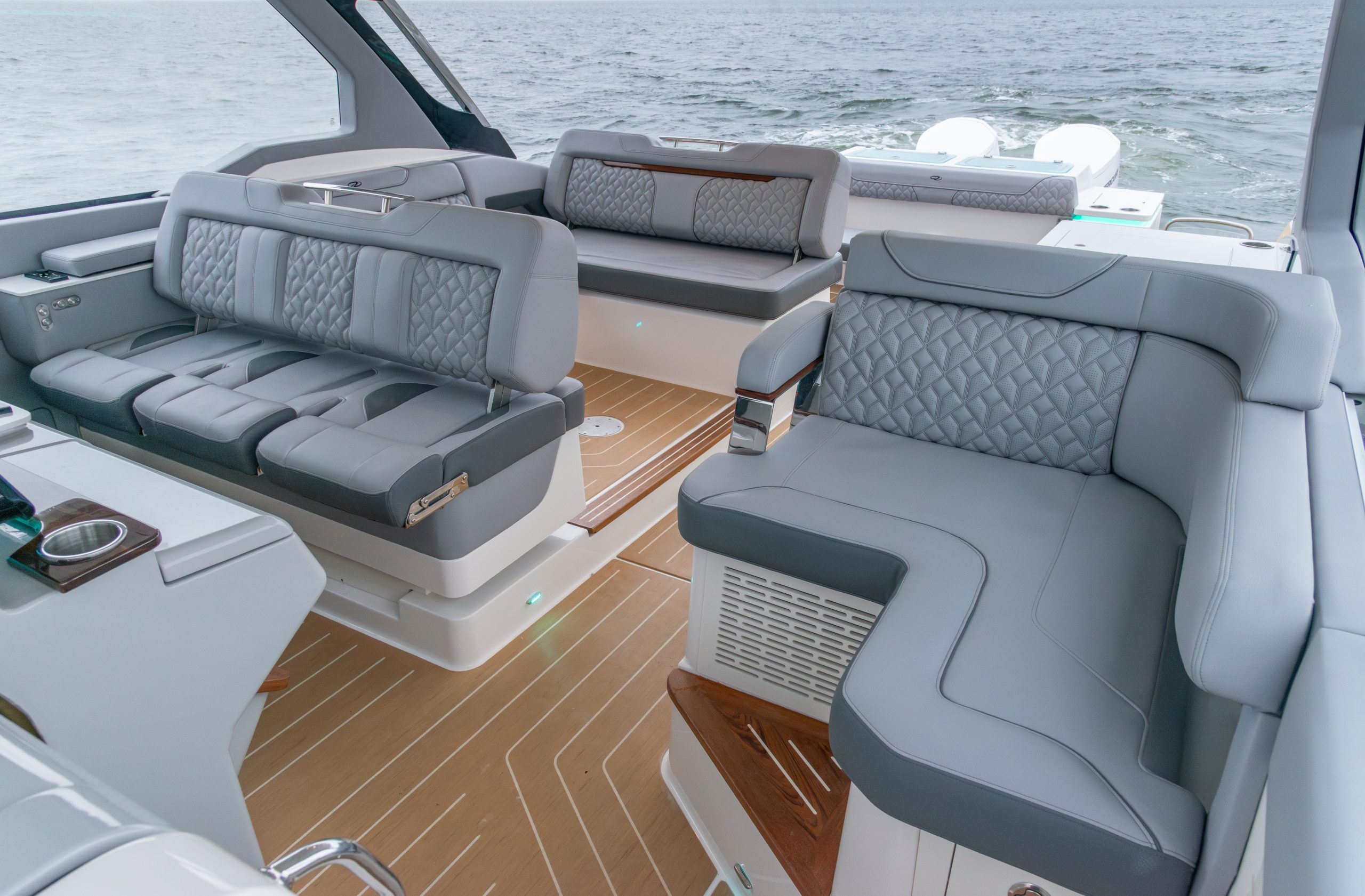 LX43_inset_15_056-Enhanced-NR